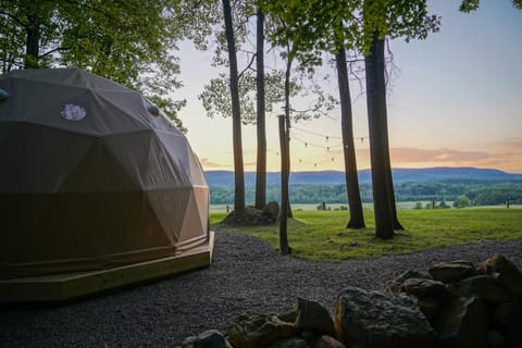 The Lookout at Moon Valley Campground Campo de acampamento/
Resort para trailers in Vernon Township