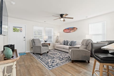 Coastal Gem Near Ocean Isle and Sunset Beach! Haus in Ocean Isle Beach