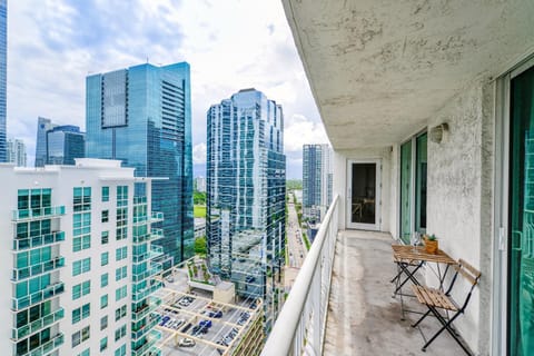 View (from property/room), Balcony/Terrace, City view