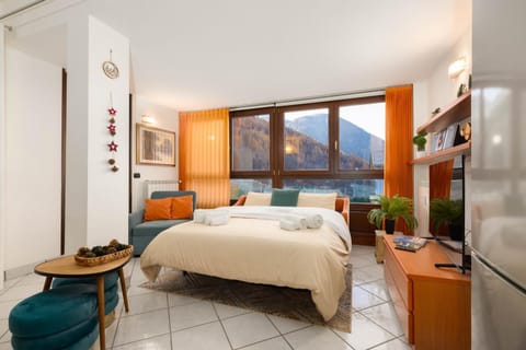 Bed, Natural landscape, Kitchen or kitchenette, Photo of the whole room, Bedroom, Mountain view, oven, wardrobe