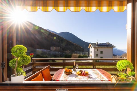 Day, Natural landscape, View (from property/room), Balcony/Terrace, Dining area, Mountain view