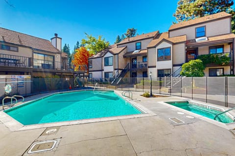 Eagles Nest on Lake Arrowhead Apartment in Lake Arrowhead