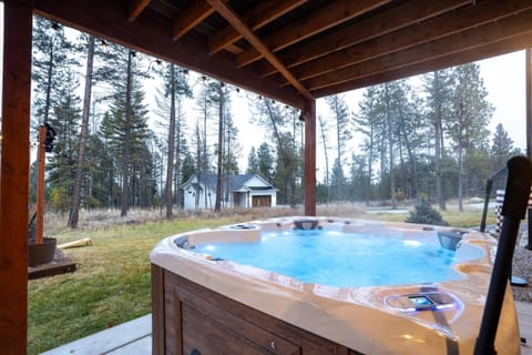 Luxe Lakeside New Build by Flathead Lake Speakeasy Maison in Lakeside