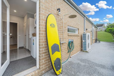 Tea Tree Retreat - 5 Bedrooms, sleeps 13 House in Inverloch