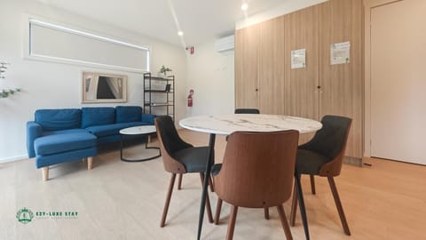 Urban living Spaces in Vibrant Neighborhood - Room 13 Apartment in City of Monash