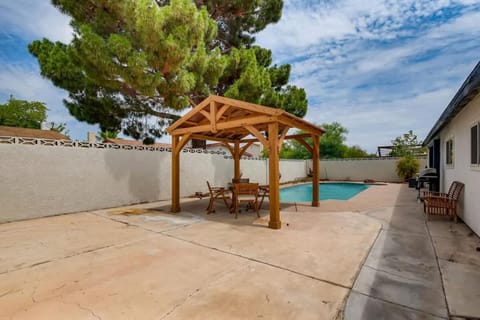 Peaceful Family Getaway Centrally Located House in Las Vegas