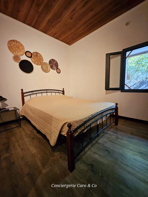 Bed, Photo of the whole room, Bedroom, air conditioner