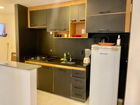 Kitchen or kitchenette, minibar, stove