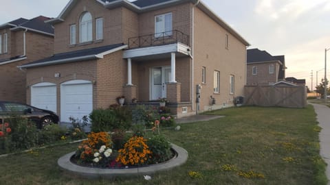 Property building, Day, Garden, Garden view