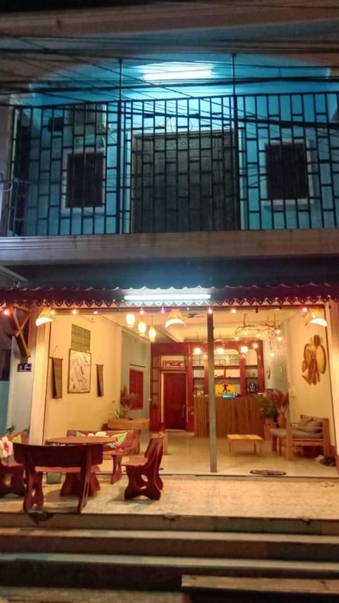 Naughty Boy Hostel Thakhek Hostel in Laos