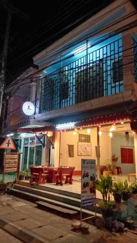 Naughty Boy Hostel Thakhek Hostel in Laos