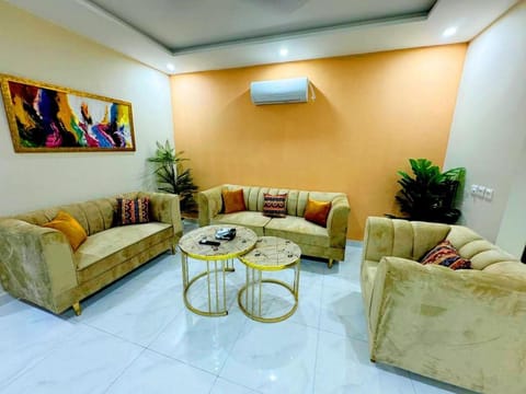 Zameen opal 1 BHK apartment Apartment in Lahore