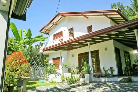 Property building, Day, Garden, Garden view