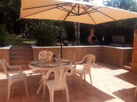 Patio, Garden, Dining area