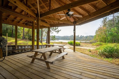 Wooded Lake Retreat home Casa in Lake Livingston