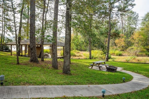 Wooded Lake Retreat home Casa in Lake Livingston