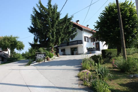 Property building, Facade/entrance, Off site, Inner courtyard view