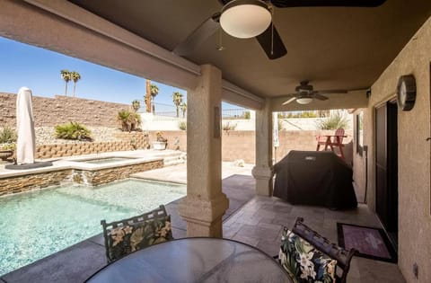 South Side Beauty! Heated pool, RV Garage House in Lake Havasu City