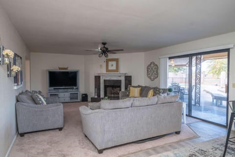 Golfside Oasis, 4-Bedroom Home with Poolside Luxury! House in Lake Havasu City