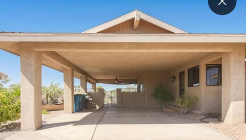 Sunset Haven, 3-Bedroom Getaway with Heated Pool and Lake Views House in Lake Havasu City