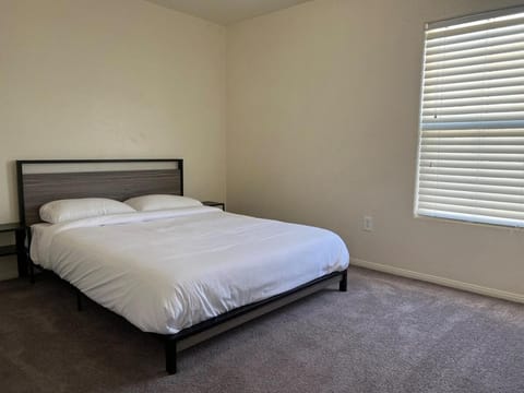 Extended Stay 3 Or 4 Beds Cozy Smart Home Living Casa in Spring Valley