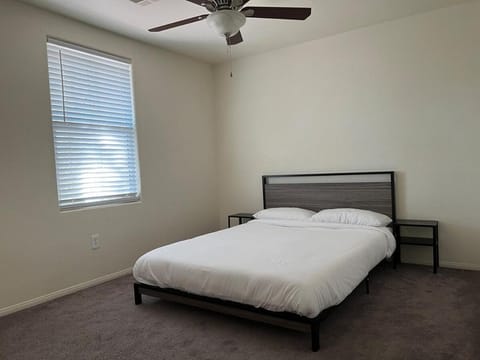 Extended Stay 3 Or 4 Beds Cozy Smart Home Living Casa in Spring Valley