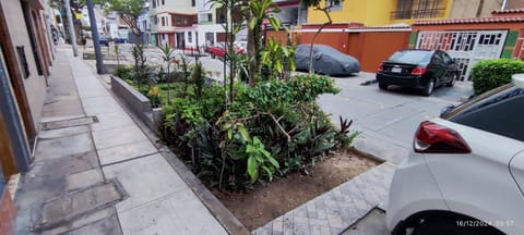 Garden, Parking