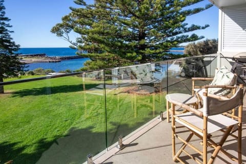 LegaSea Lodge - Pet Friendly Beachfront Plunge Pool House in Wollongong