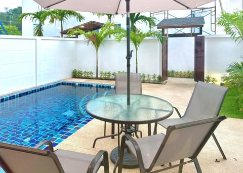 Patio, Day, Garden, Balcony/Terrace, Swimming pool, Swimming pool