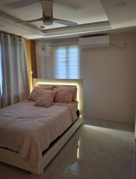 Bedroom, air conditioner