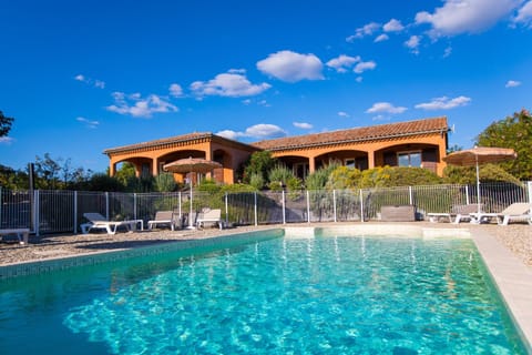 Day, Pool view
