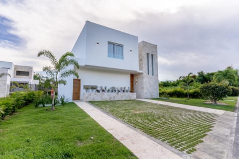 Property building, Natural landscape, Garden, Garden view