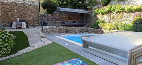 Patio, Swimming pool, Swimming pool, sunbed