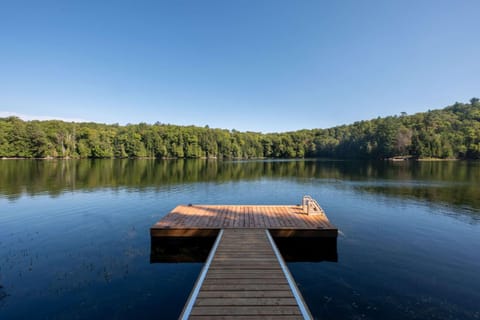 Camp Haliburton - Waterfront A-Frame Haus in Dysart and Others