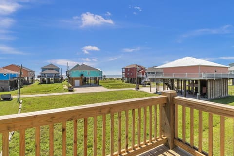 Beach Bound & Down home House in Bolivar Peninsula