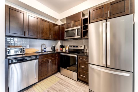 Uptown Waterloo Condo with Fast Wi-Fi and Free Parking Apartment in Waterloo