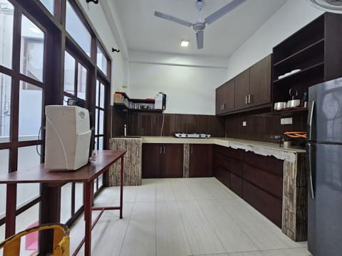 Emerald Guest House Apartment in Dehiwala-Mount Lavinia