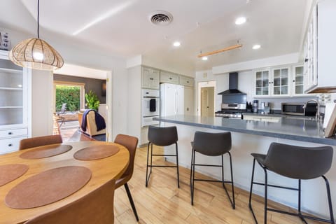 Dining area, kitchen