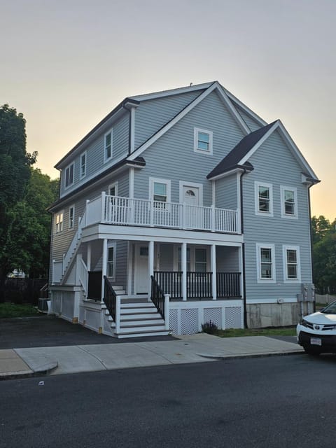 Day, Neighbourhood, Balcony/Terrace, Street view, Parking