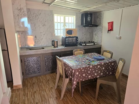 Kitchen or kitchenette, Dining area, oven, toaster