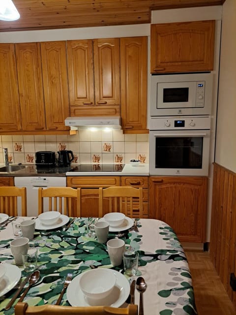 Coffee/tea facilities, Kitchen or kitchenette, Dining area, dishwasher, oven, pet friendly, stove, toaster