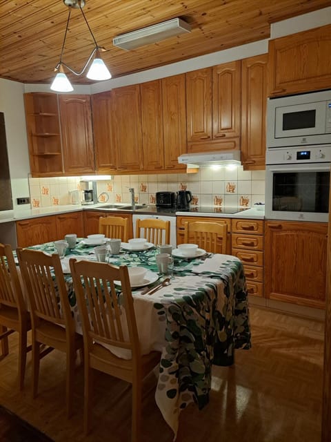 Kitchen or kitchenette, Dining area, dishwasher, oven, stove, toaster