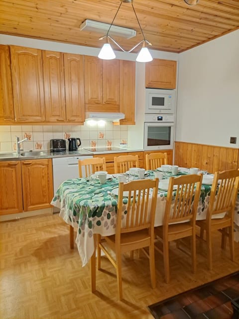 Kitchen or kitchenette, Dining area, dishwasher, oven, stove, toaster