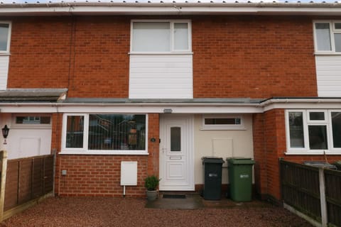 Cosy 3 bedroom home with driveway parking House in Worcester