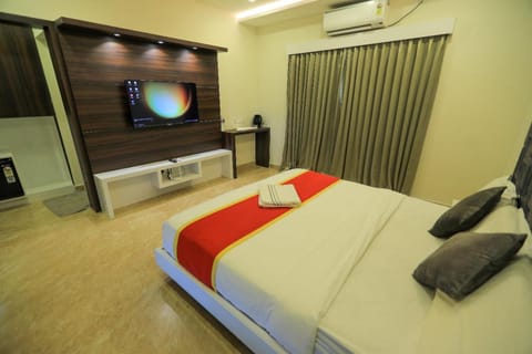 Communal lounge/ TV room, Bed, TV and multimedia, Photo of the whole room, Evening entertainment, Bedroom, air conditioner