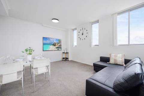 Canterbury fashion 2Br steps to Train & Woolworths Apartment in Sydney