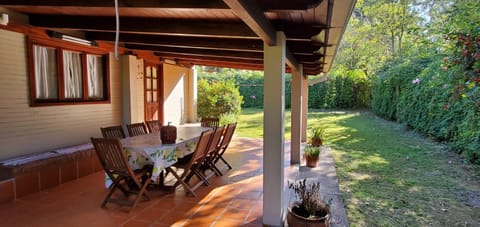 Casa en San Lorenzo Parque y Piscina Casa in Villa San Lorenzo