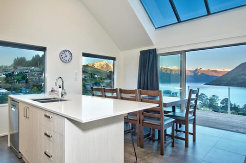 Natural Vistas Apartment in Queenstown