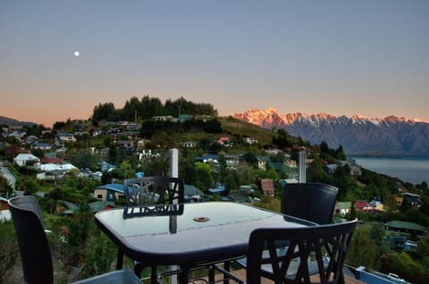 Natural Vistas Apartment in Queenstown