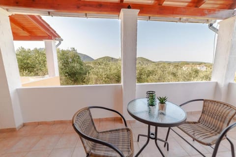 Property building, Patio, Day, Natural landscape, View (from property/room), Balcony/Terrace, Dining area, Mountain view